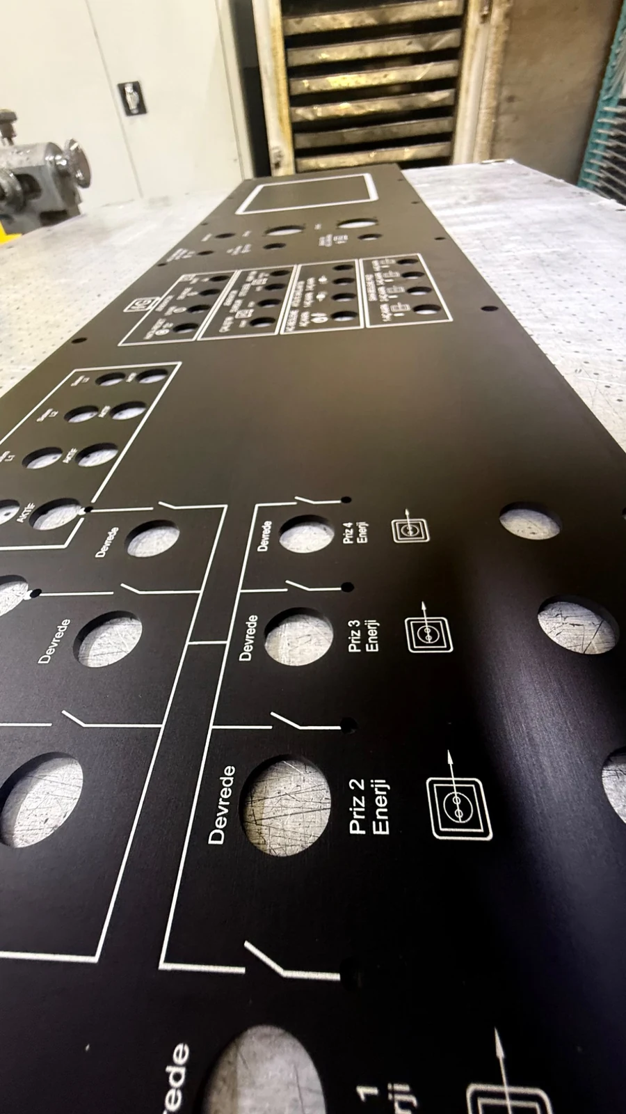 Metal panel üzerine yazı